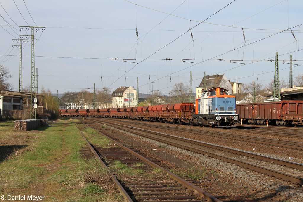 Die 212 369-3 in Koblenz L�tzel am 29.03.2014