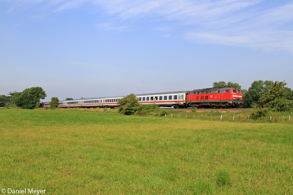 Die 218 322-6 bei Rellin am 28.07.2013