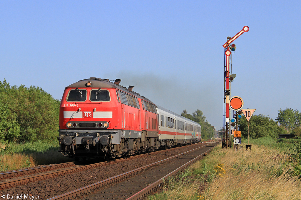 Die 218 380-4 und 218 369-7 in Klanxb�ll am 23.07.2013