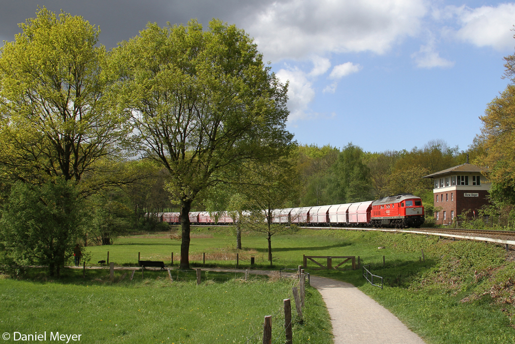 Die 232 905-0 mit einem Kalkleerzug am Abzw. Anger in Ratingen am 18.04.2014