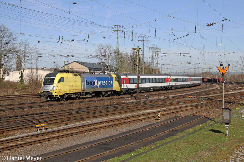 Die ES 64 U2-025 Boxxpress in Koblenz L�tzel am 15,04,13