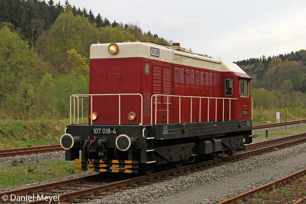 Die Railsystems 107 018-4 ( V75 018 ) die ihren Sonderzug von Schwarzenberg (Erzg.) nach Annaberg-Buchholz gebracht beim Umsetzen f�r die R�ckfahrt am 10.05.2013