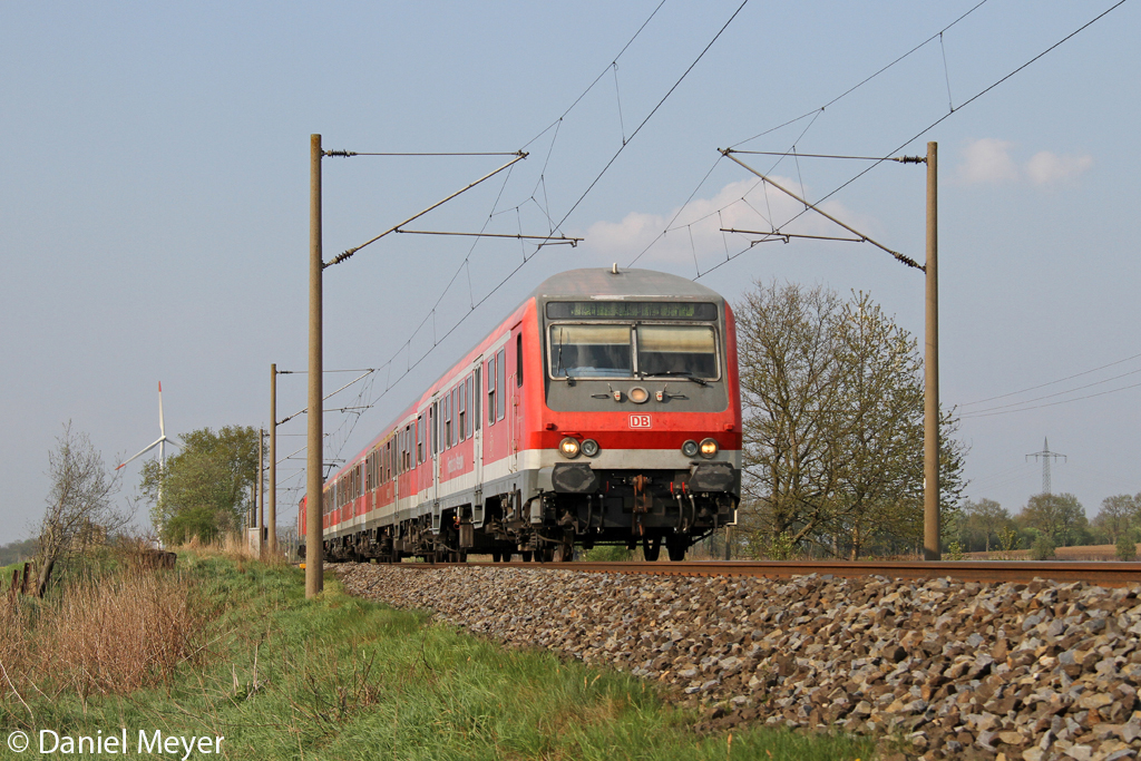 Die RB nach Pinneberg geschoben von 143 863-9 bei Quarnstedt am 08,05,13 