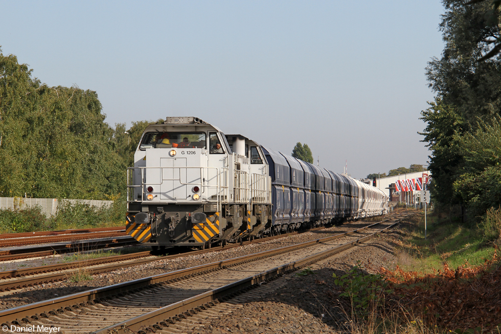 Die von TXL angemiehtete 92 87 0061 753 - 5 F-COLRA - Vossloh 5001687 -  Beci  und 92 87 0061 754 - 3 F-COLRA - Vossloh 5001689 -  Tilly   in Duisburg Wanheim am 02.10.2013