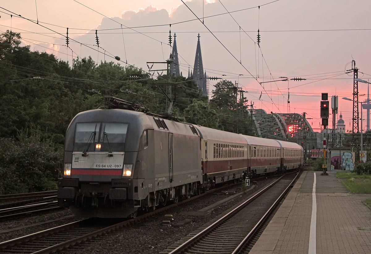 ES 64 U2-097 / 182 597 mit einem TEE Sonderzug in K�ln Messe/Deutz am 06.09.2013
