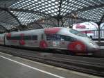 Der neue Frauen-Fu�ball ICE am 11.12.2010 in K�ln-Hbf.