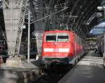 Die 111 227-5 kam mit nur 3-M�nchener Dostos nahc Frankfurt hbf.