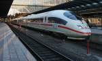 Ein �berf�llter ICE3 der nach K�lle fuhr.