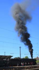 Die �GEG 01 533 machte als Kohleloks m�chtig Ru� kurz vor Abfahrt am 5.06.2010 aus dem Bahnhof N�rdlingen.