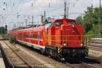 Die 203 002-1 der M�nchener S-Bahn mit 2 Br 440 in M�nchen Heimeranplatz am 31,07,10