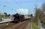 011 075-9 und 212 007-9 als Zug 407 (Bochum Hbf - Bochum-Dahlhausen) am 19.04.2015 in Essen-Eiberg.
