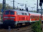 218 151-9 schiebt am 15.04.2009 einen Nahverkehrszug vom Bahnhof  K�ln Messe-Deutz, der Endbahnhof war nach Deutzerfeld aufs Abstellgleis.