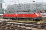 Die 218 422-4 und 218 437-2 rangieren in M�nchen Hbf am 31,07,11
