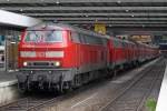 Die 218 402-6 , 218 433-1 und 218 445-5 in M�nchen Hbf am 31,07,11