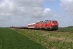 Die 218 369-7 und 218 381-2 mit dem SyltShuttle bei Nieb�ll am 12,05,12