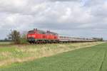 Die 218 376-2 und 218 380-4 mit IC 2170 nach Westerland (Sylt) bei Nieb�ll am 12,05,12