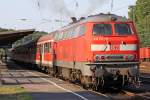 Die 218 137-8 als RE12 Richtung K�ln Deutz bei der Abfahrt in K�ln West am 04,08,09