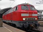 218 838-1 und 218 833-2 beim Halt in K�ln Hbf am 21.04.2010