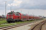 Die 218 400-0 mit 9 Dosto und 218 422-4 richtung M�nchen in M�hldorf am 03,08,10