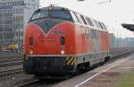 221 105 der RTS auf Gleis 2 (warum...?) in K�ln West am 16.03.2011
