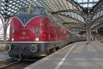 V200 116 an Gleis 2 in K�ln Hbf am 07.05.2011, Gru� an den Tf !! 