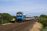 245 206-8 mit dem RE 11072 (Niebüll - Westerland(Sylt)) am 05.07.2017 in Klanxbüll am ehemaligen BÜ Dreieckskoog.