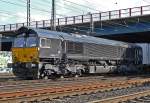 eine schwarze MRCE Class 66 verl�sst den Gbf.