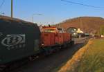 Lok 41 der Kreisbahn Siegen-Wittgenstein (KSW) mit Coilwagen-G�terzug f�hrt am 28.03.2011, auf KSW eigenem Gleis, in Neunkirchen-Struth�tten kurz vor dem Bahn�bergang F�llstra�e in Richtung