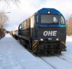 OHE 1041 f�hrt mit zwei Tankwagen und Panzern durch den tiefen Schnee Richtung Kaserne, aber am Anfang der n�chsten Kurve war dann schlu� mit der weiter fahrt.