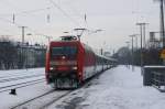 101 133-7 mit einem IC in K�ln-West am 27.12.2010.