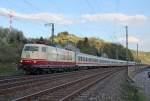 103 235-8 am Ersatz IC2906 (f�r IC118) mit Murphy´s Fotowolke bei Linz(Rhein) am 25.04.2013