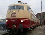 103 117-3 mit Club Rheingoldwagen, ausgestellt im DB Museum Koblenz (Nov.09)