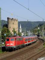 Nach einem Zwischenstopp in Boppard setzt die 110 300 die fahrt mit dem RE12100 nach Koblenz Hbf fort.