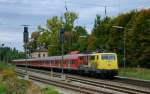 Die RB M�nchen-Salzburg, geschoben von der 111 024-6, aufgenommen bei dem Halt in A�ling, am 29.09.12.