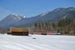 111 017-0 mit der RB 59509 von M�nchen nach Mittenwald am 04.04.2013 bei Klais.