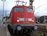 115 293-6 kam mit 120 117-7 am Haken durch K�ln Hbf , hier auf Gleis 2 am 02.05.2010