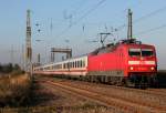 120 126-8 mit IC bei Br�hl am 28.10.2012