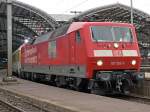 Die �berraschung schlechthin an diesem wolkigen Morgen , 120 502-0 der DB Systemtechnik mit dem Raillab am Haken , , K�ln Hbf am 21.04.2010