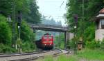 151 064-3, aufgenommen bei der Einfahrt in den Bahnhof A�ling, am 01.06.10.
