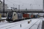 ES 64 U2 020 am 11.12.2010 im Bahnhof von Regensburg