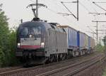 ES 64 U2-005 in Porz Wahn am 23.04.2011, Gru� an den Tf.