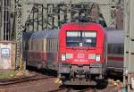 182 022-4 mit IC2417 in K�ln Hbf am 23.05.2011 , man beachte den Zettel in der Scheibe :   Wenn ich gro� bin, werde ich eine 103   