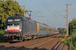 ES 64 U2-070 / 182 570 am EC6 bei Br�hl am Abend des 26.06.2011