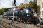 182 573 steht frisch lackiert am 12.10.2009 im M�nchener Hauptbahnhof