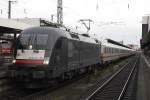 ES 64 U2 001 mit dem IC 2082 nach Hamburg Altona in W�rzburg HBF am 12.12.2010