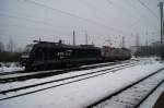 185 567-5 von CFL Cargo und 185 599-8 von Crossrail standen am 03.01.2011 in Krefeld-Hbf abgestellt.