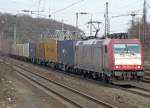 185 597-2 von Crossrail mit Containerzug in K�ln West am 17.01.2011