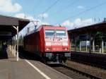 185 222-7 mit G�terzug f�hrt am 06.08..2010 durch den Bf Bonn-Beuel Richtung S�den.