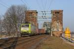 Die Captrain 185 543-6 an der K�lner S�dbr�cke am 01,03,12