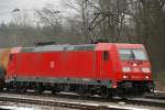 185 365-4, aufgenommen am 22.01.10, bei der Durchfahrt durch Neuoffingen, Strecke Augsburg-Ulm.
